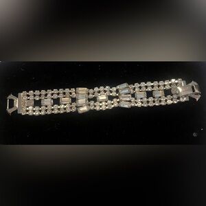 "Glistening, Elegance", Albert Weiss bracelet ￼
